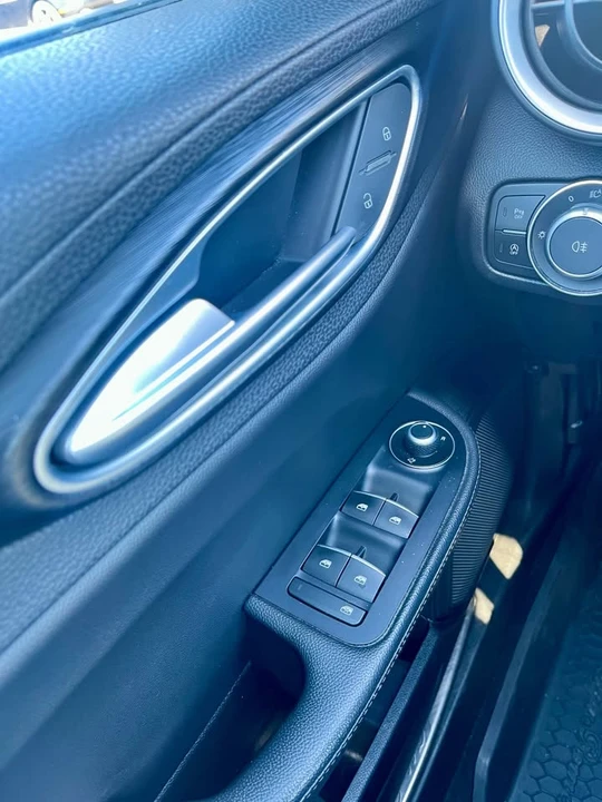 2017 Alfa Romeo Giulia - Image 13 of 17