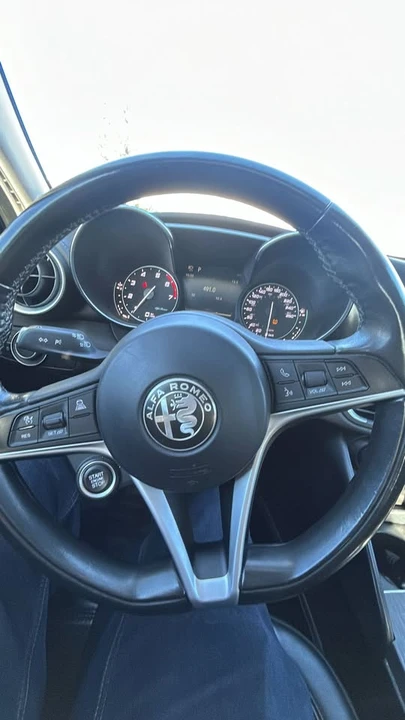 2017 Alfa Romeo Giulia - Image 11 of 15