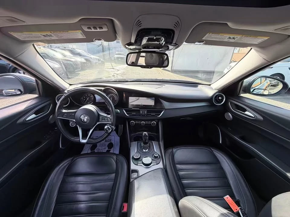 2017 Alfa Romeo Giulia - Image 5 of 6