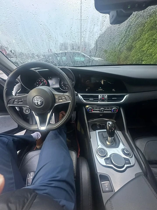 2017 Alfa Romeo Giulia - Image 5 of 5