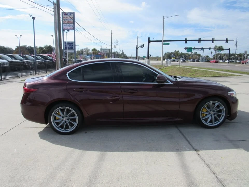 2017 Alfa Romeo Giulia - Image 5 of 9