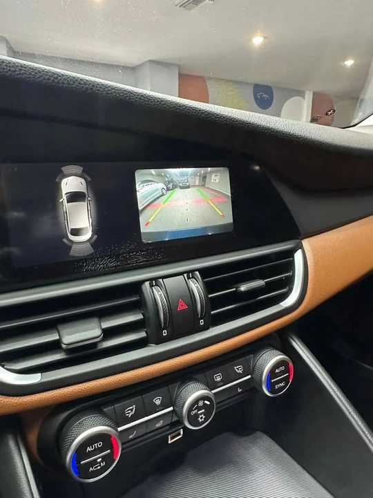 2017 Alfa Romeo Giulia - Image 10 of 20