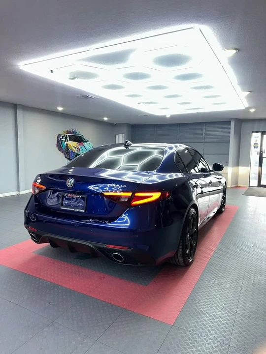 2017 Alfa Romeo Giulia - Image 5 of 20