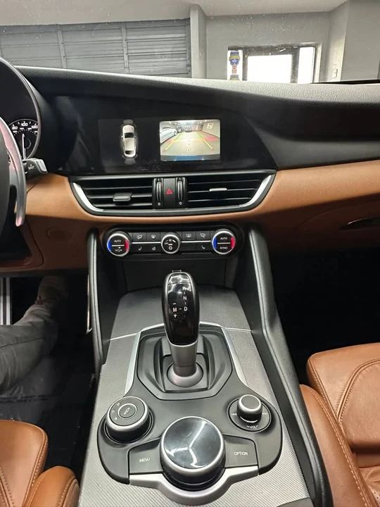 2017 Alfa Romeo Giulia - Image 11 of 20