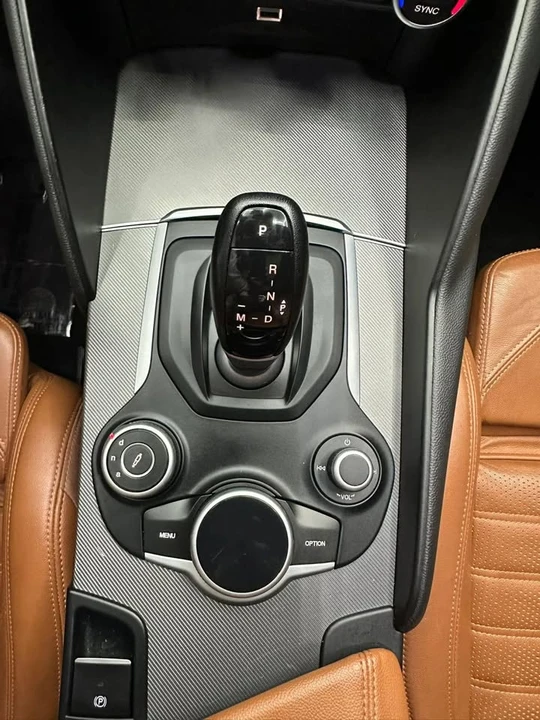 2017 Alfa Romeo Giulia - Image 13 of 20