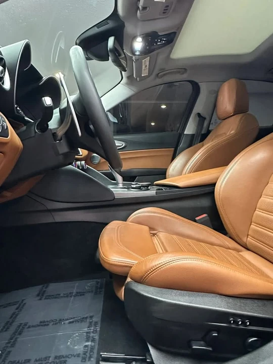 2017 Alfa Romeo Giulia - Image 7 of 20
