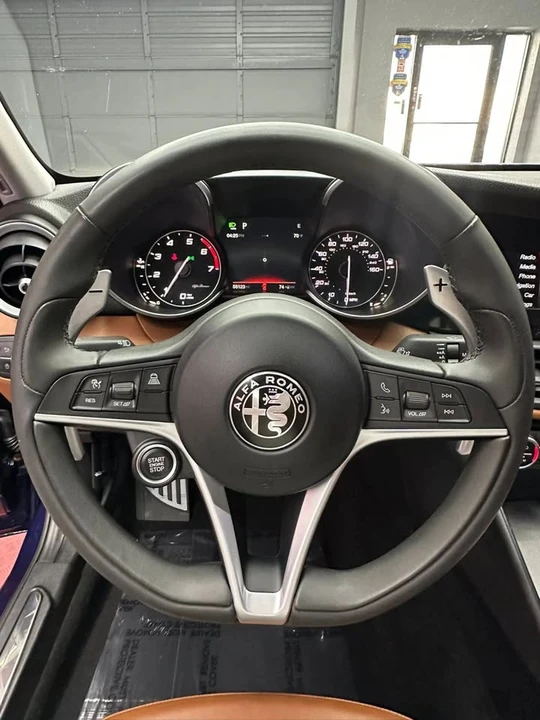 2017 Alfa Romeo Giulia - Image 8 of 20