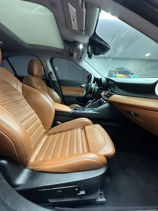2017 Alfa Romeo Giulia - Image 18 of 20