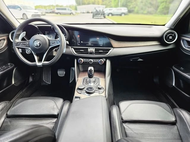 2017 Alfa Romeo Giulia - Image 15 of 20