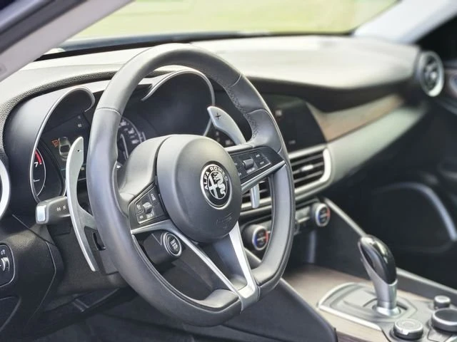 2017 Alfa Romeo Giulia - Image 12 of 20