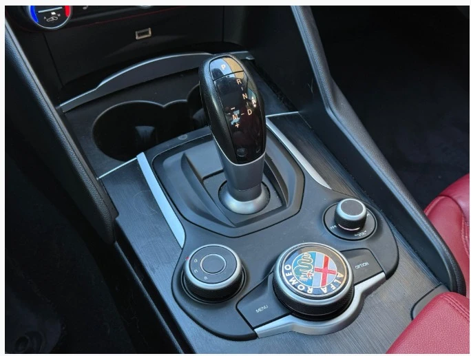 2017 Alfa Romeo Giulia - Image 8 of 10