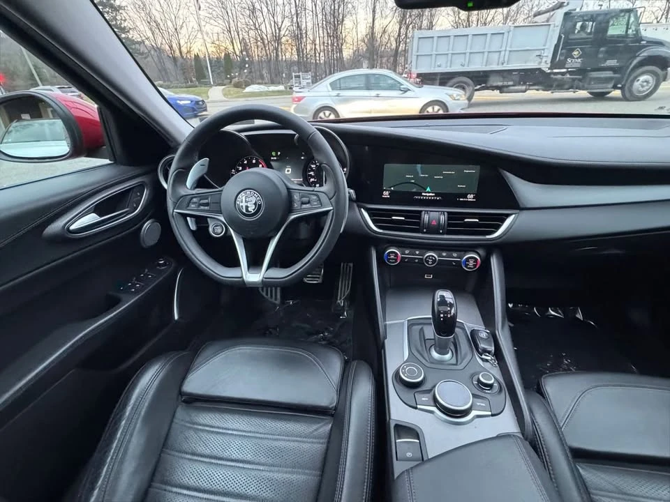 2017 Alfa Romeo Giulia - Image 17 of 20