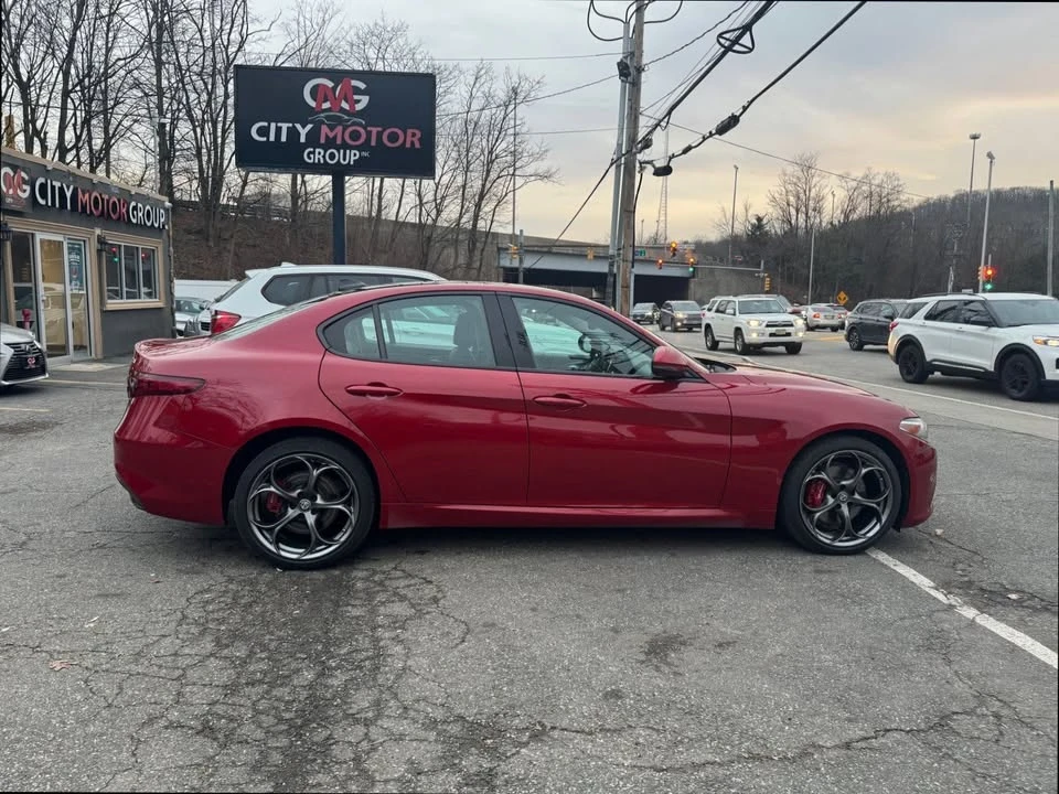 2017 Alfa Romeo Giulia - Image 8 of 20