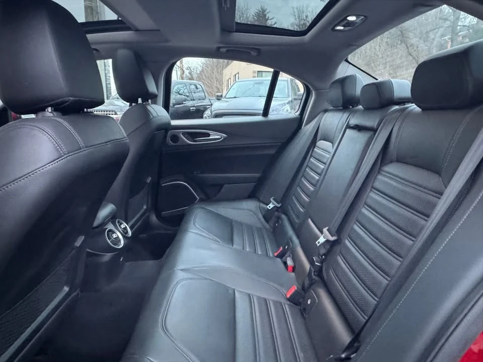 2017 Alfa Romeo Giulia - Image 15 of 20