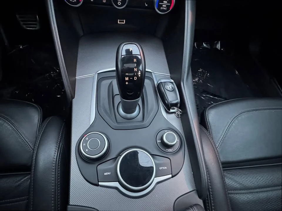 2017 Alfa Romeo Giulia - Image 19 of 20