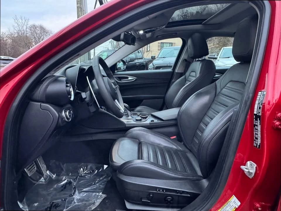 2017 Alfa Romeo Giulia - Image 14 of 20