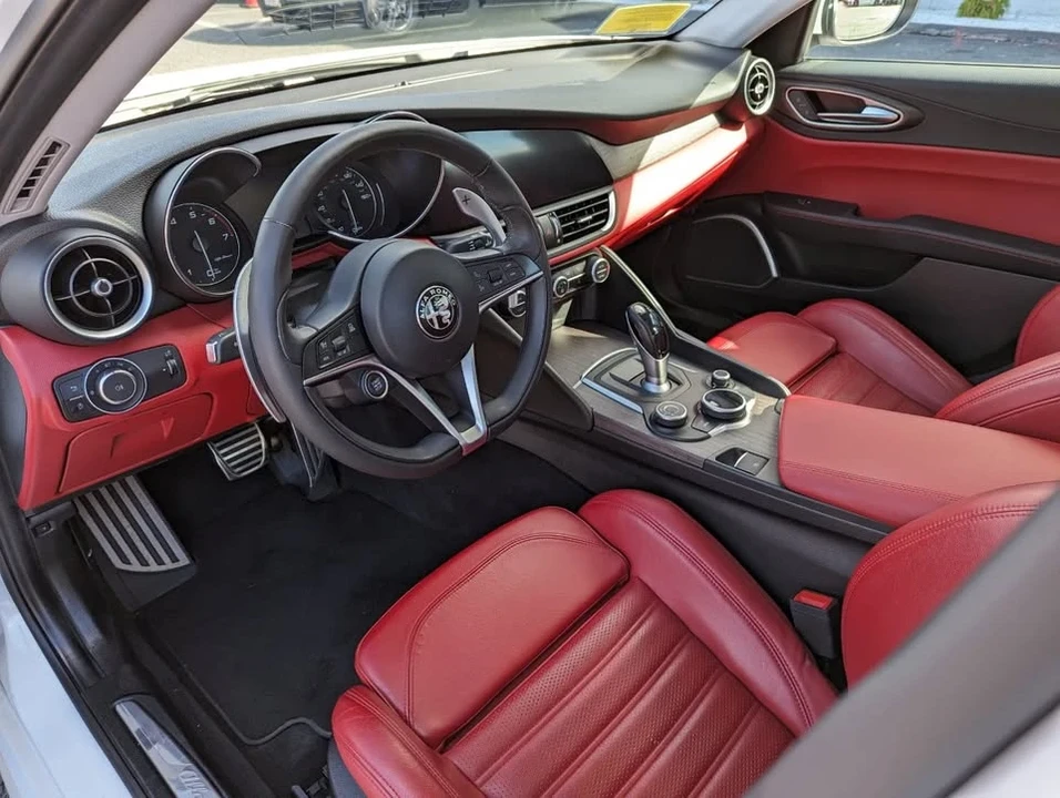 2017 Alfa Romeo Giulia - Image 9 of 17