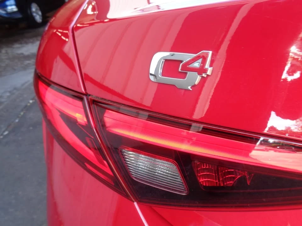 2017 Alfa Romeo Giulia - Image 16 of 20