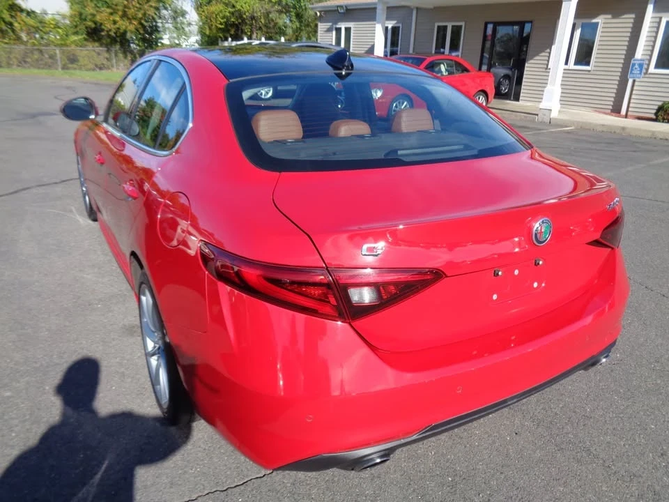 2017 Alfa Romeo Giulia - Image 4 of 19