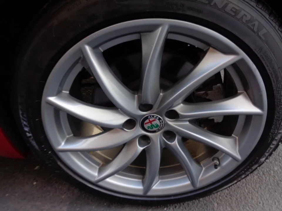 2017 Alfa Romeo Giulia - Image 16 of 19