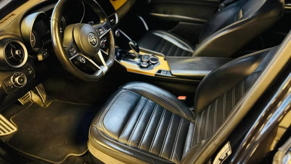 2017 Alfa Romeo Giulia - Image 10 of 14