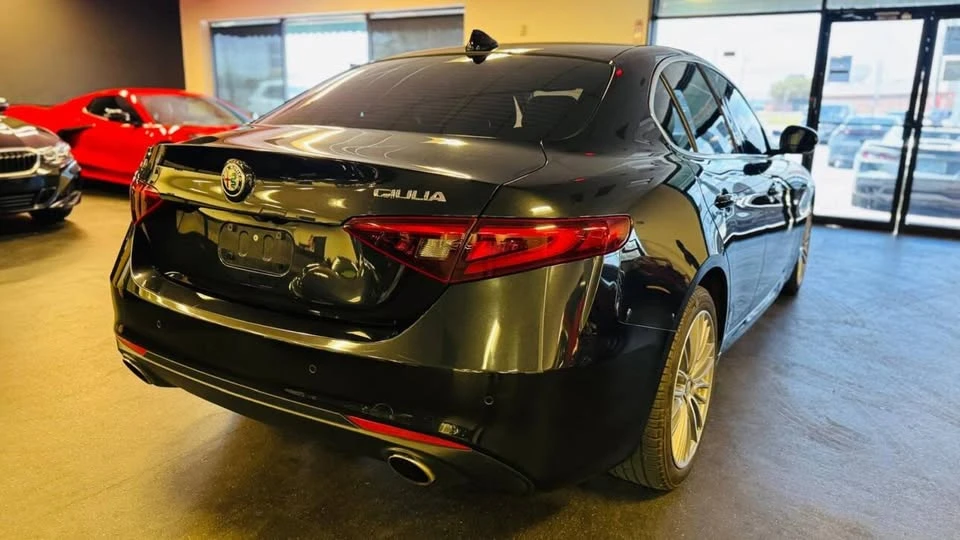 2017 Alfa Romeo Giulia - Image 5 of 14
