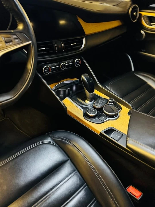 2017 Alfa Romeo Giulia - Image 11 of 14