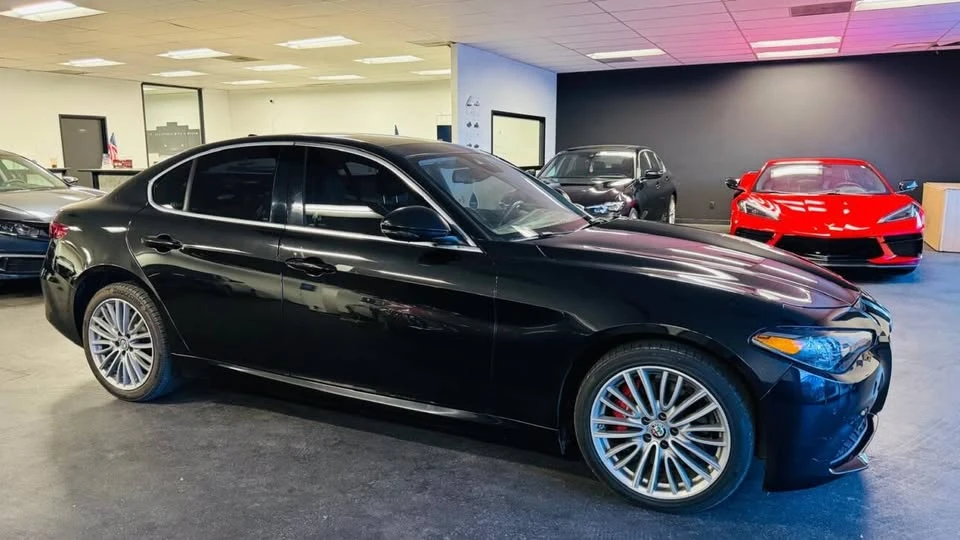 2017 Alfa Romeo Giulia - Image 7 of 14