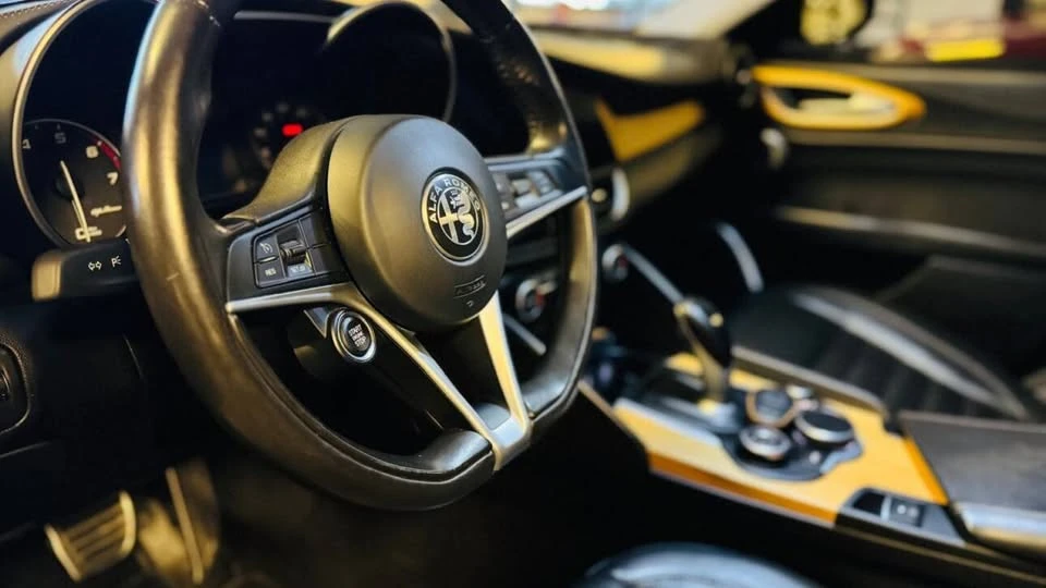 2017 Alfa Romeo Giulia - Image 8 of 14