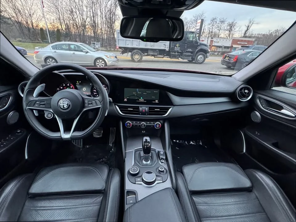2017 Alfa Romeo Giulia - Image 15 of 18