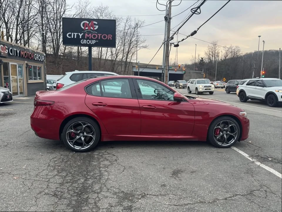 2017 Alfa Romeo Giulia - Image 8 of 18
