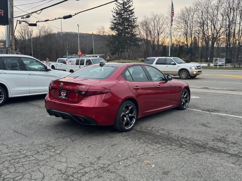 2017 Alfa Romeo Giulia - Image 7 of 18