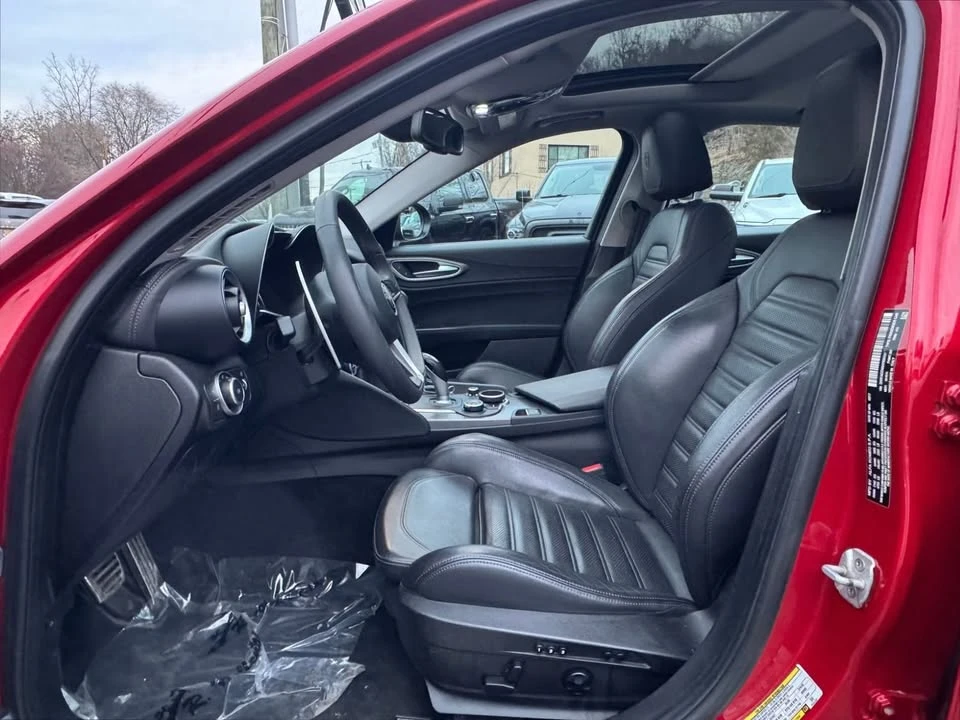 2017 Alfa Romeo Giulia - Image 13 of 18