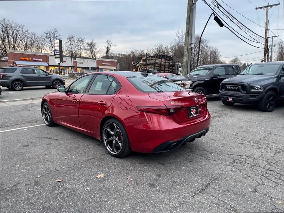 2017 Alfa Romeo Giulia - Image 5 of 18