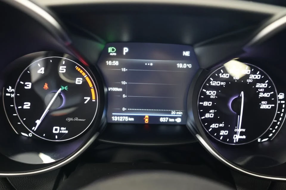 2017 Alfa Romeo Giulia - Image 11 of 16