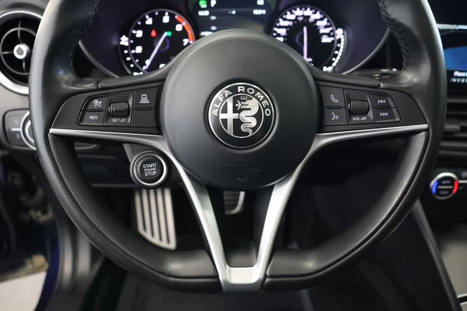 2017 Alfa Romeo Giulia - Image 12 of 16