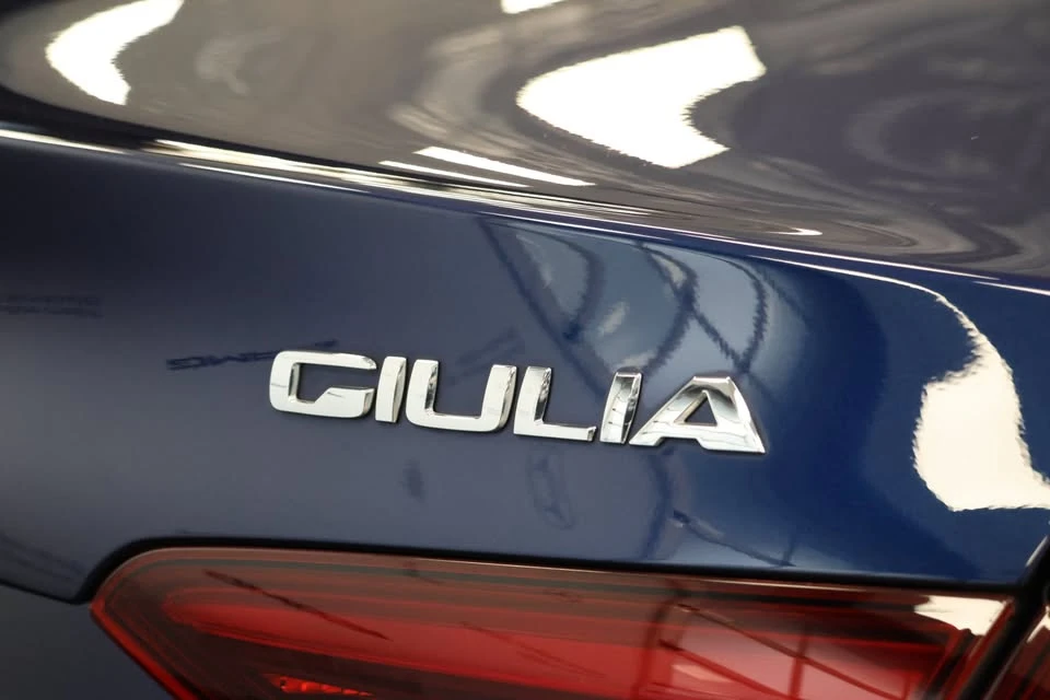 2017 Alfa Romeo Giulia - Image 4 of 16