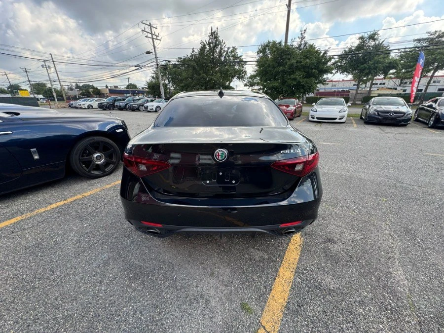 2017 Alfa Romeo Giulia - Image 5 of 8
