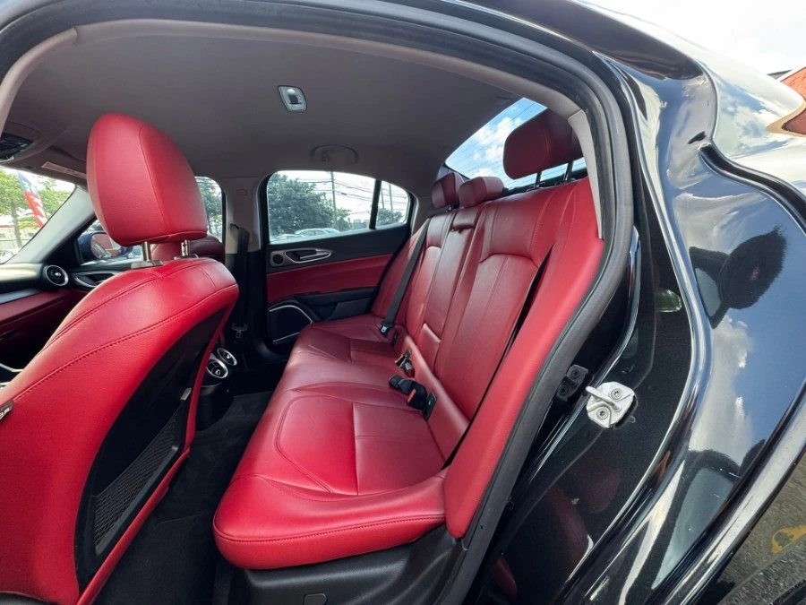 2017 Alfa Romeo Giulia - Image 6 of 8