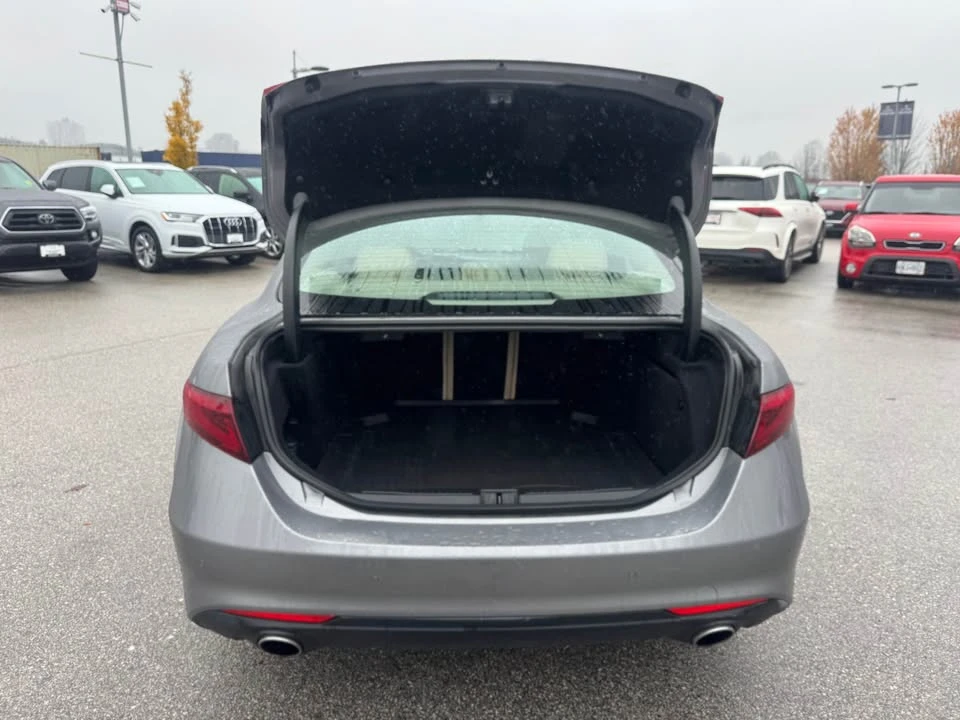 2017 Alfa Romeo Giulia - Image 11 of 19