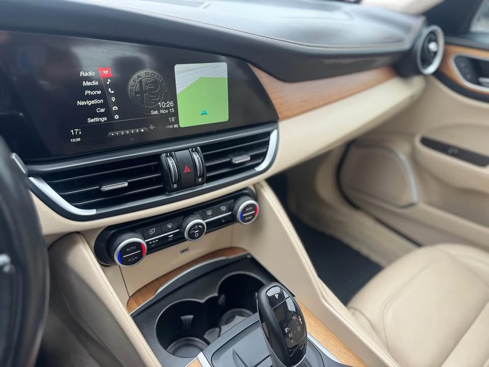 2017 Alfa Romeo Giulia - Image 18 of 19