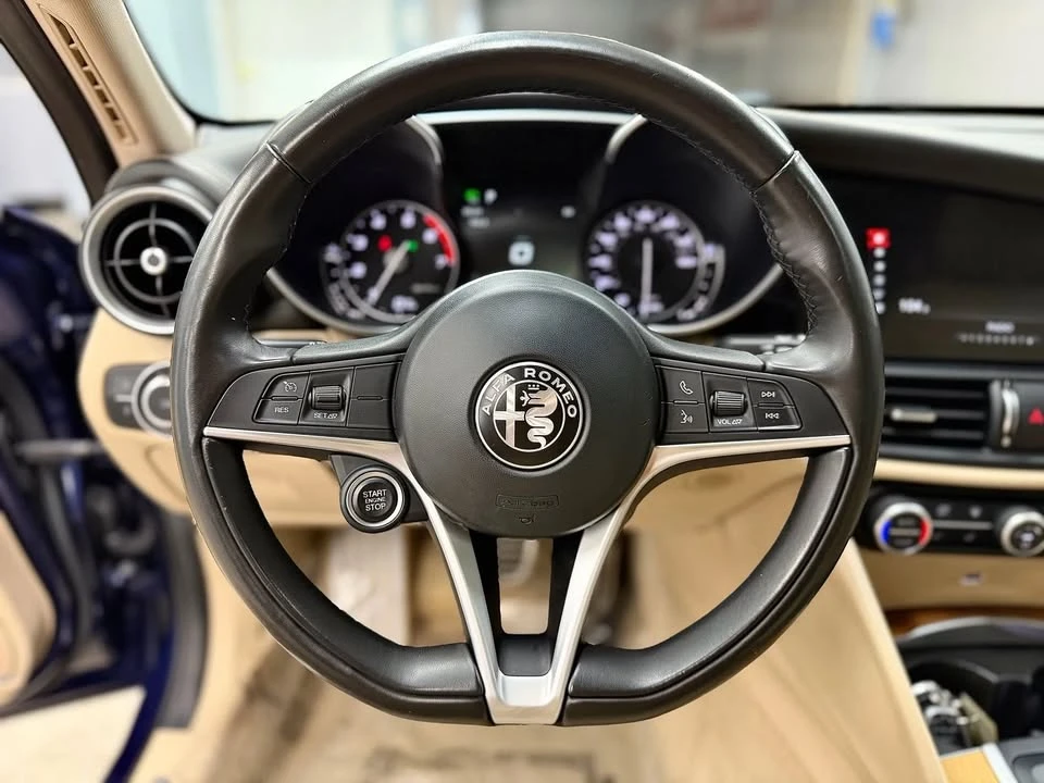 2017 Alfa Romeo Giulia - Image 16 of 19