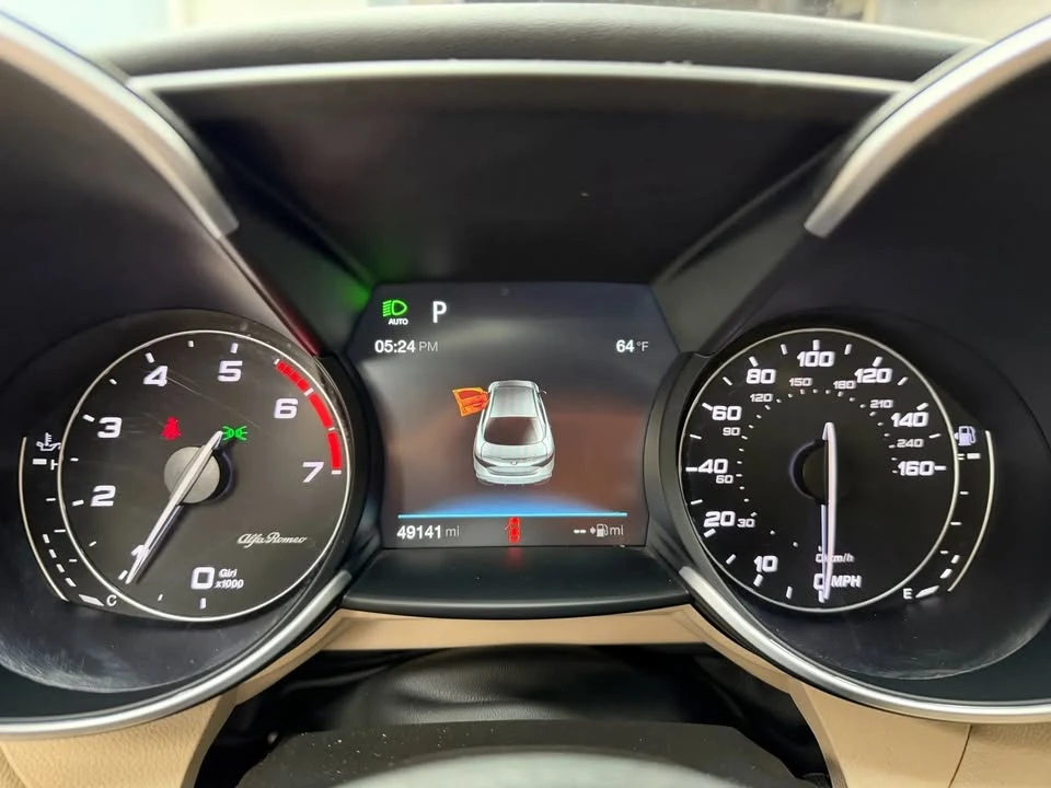 2017 Alfa Romeo Giulia - Image 17 of 19