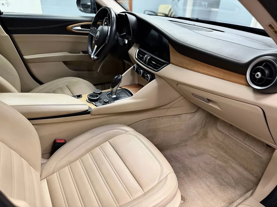 2017 Alfa Romeo Giulia - Image 11 of 19