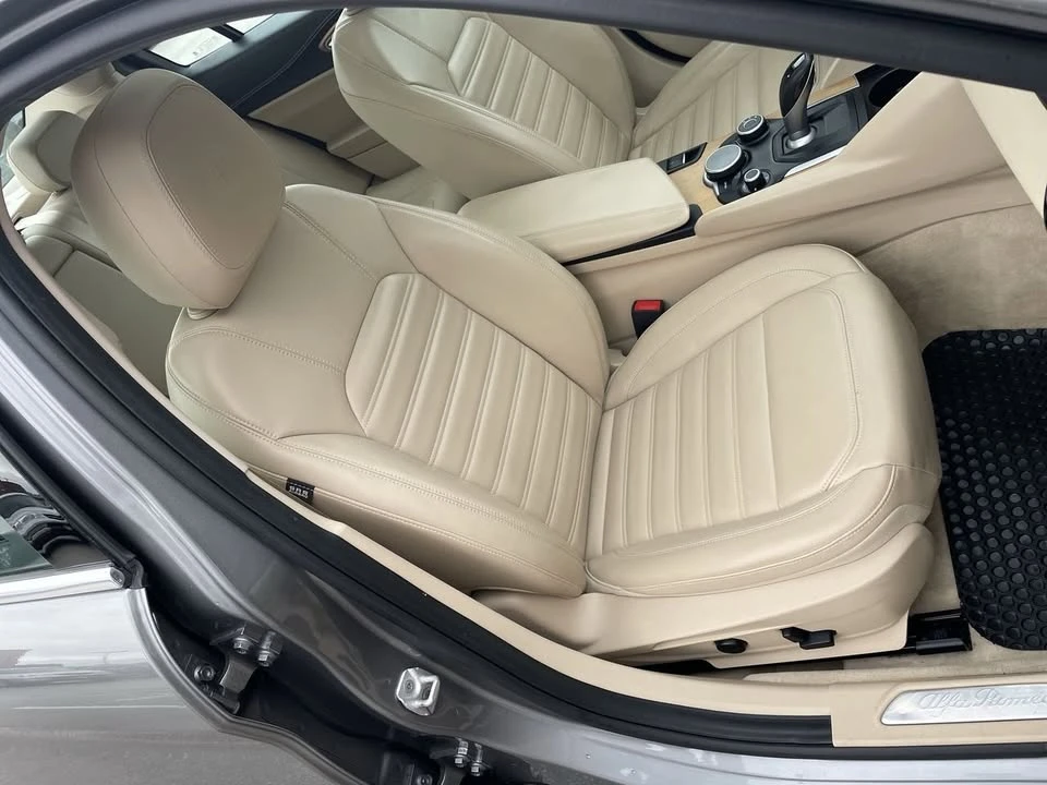 2017 Alfa Romeo Giulia - Image 18 of 19