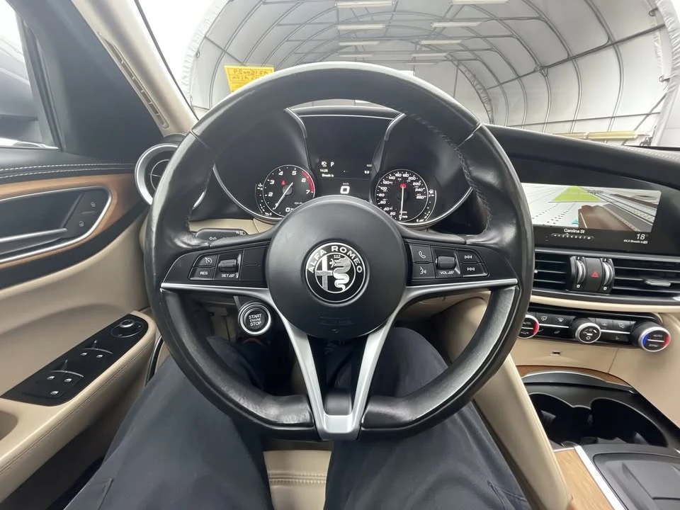 2017 Alfa Romeo Giulia - Image 8 of 19