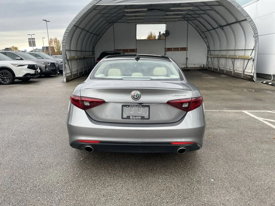 2017 Alfa Romeo Giulia - Image 5 of 19