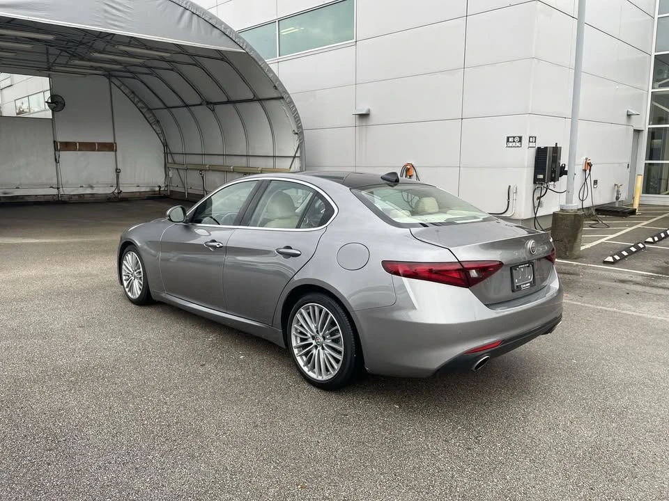 2017 Alfa Romeo Giulia - Image 4 of 19