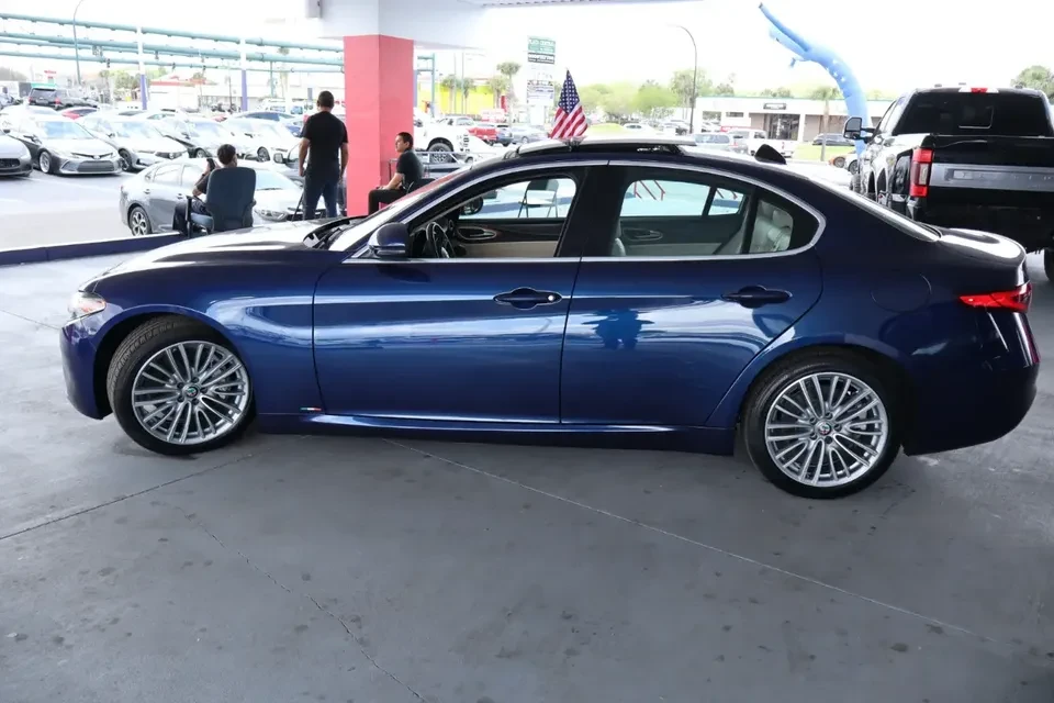 2017 Alfa Romeo Giulia - Image 4 of 7