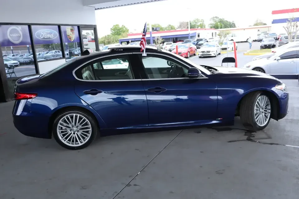 2017 Alfa Romeo Giulia - Image 2 of 7